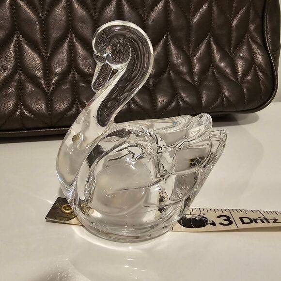 Glass Swan Pepper Shaker - Picture 2 of 9